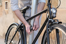 Cargar imagen en el visor de la galería, Interlock Integrated Bike Lock